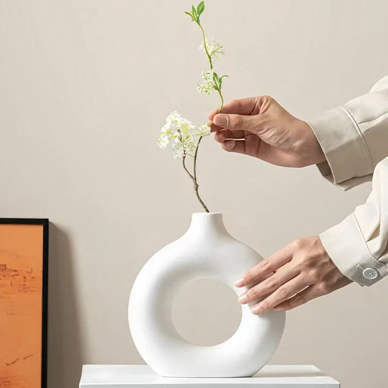 Minimalist Simple Vase Donut Shape Single Flower